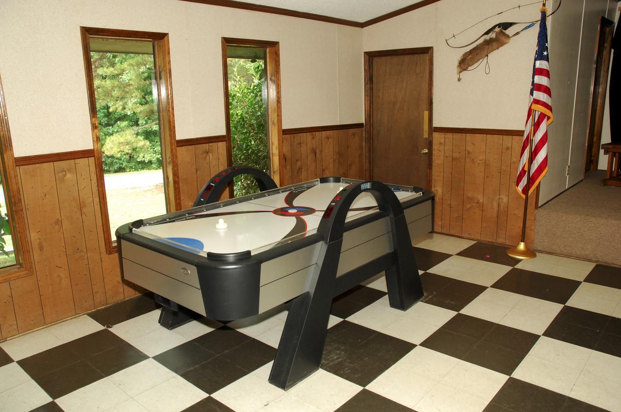 Carolina Landing Camping Resort Two-Bedroom Cabin 1 Fair Play المظهر الخارجي الصورة